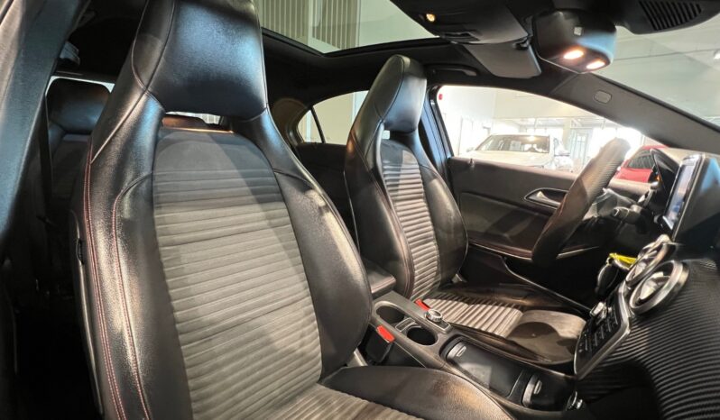 
								Mercedes-Benz A 250 7G-DCT full									