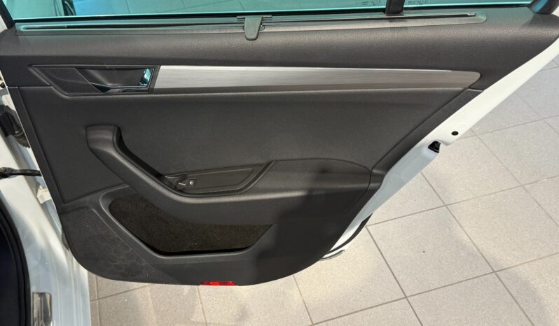 
								Skoda Superb Combi 1.4 TSI ACT DSG Sequential full									