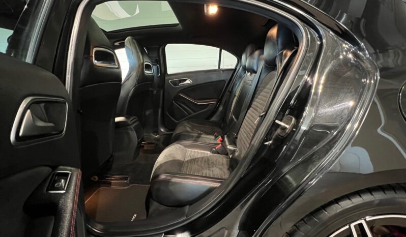 
								Mercedes-Benz A 250 7G-DCT full									