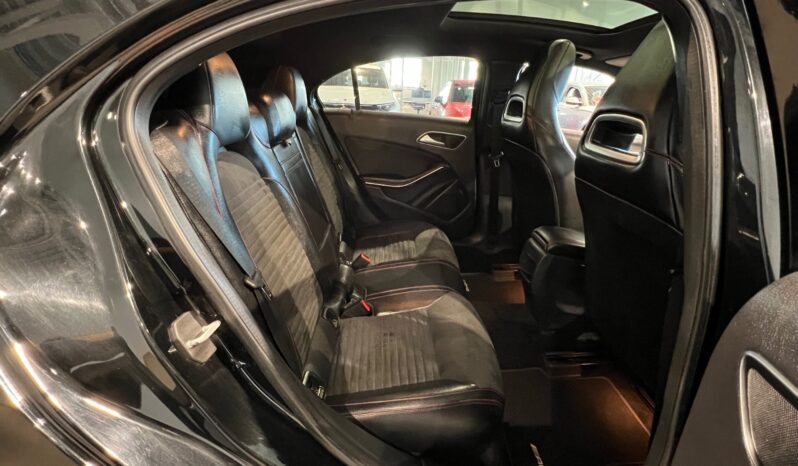 
								Mercedes-Benz A 250 7G-DCT full									