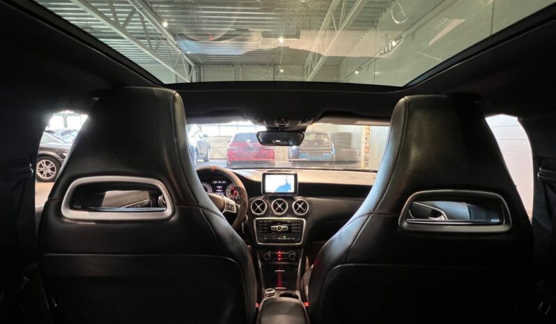 
								Mercedes-Benz A 250 7G-DCT full									