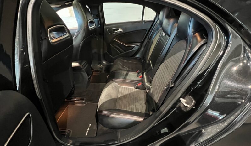 
								Mercedes-Benz A 250 7G-DCT full									