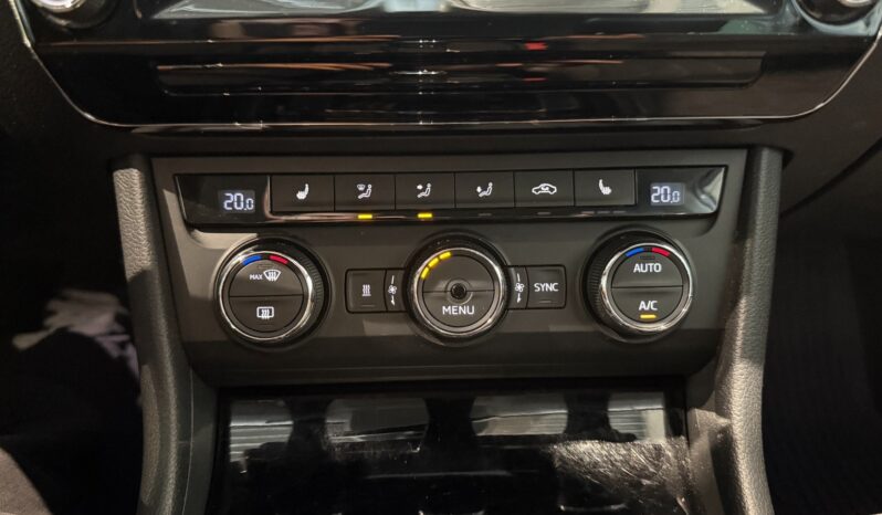 
								Skoda Superb Combi 1.4 TSI ACT DSG Sequential full									