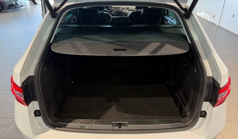 
								Skoda Superb Combi 1.4 TSI ACT DSG Sequential full									