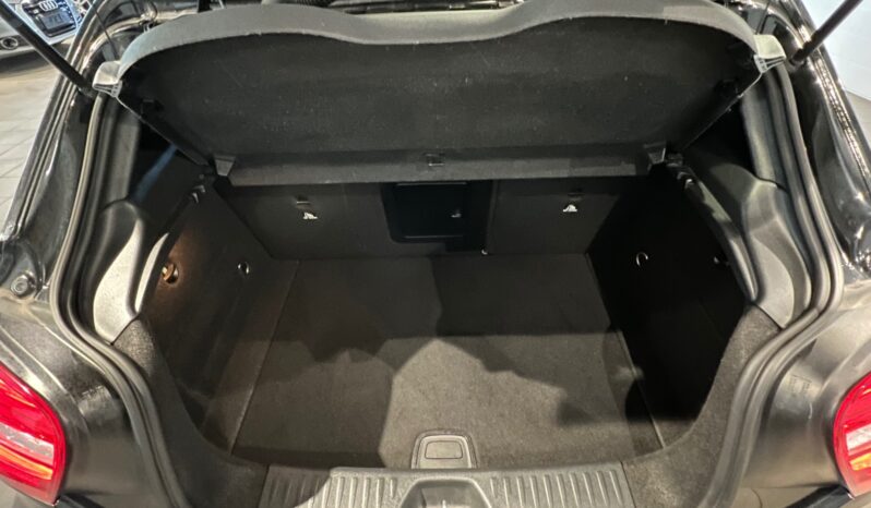 
								Mercedes-Benz A 250 7G-DCT full									