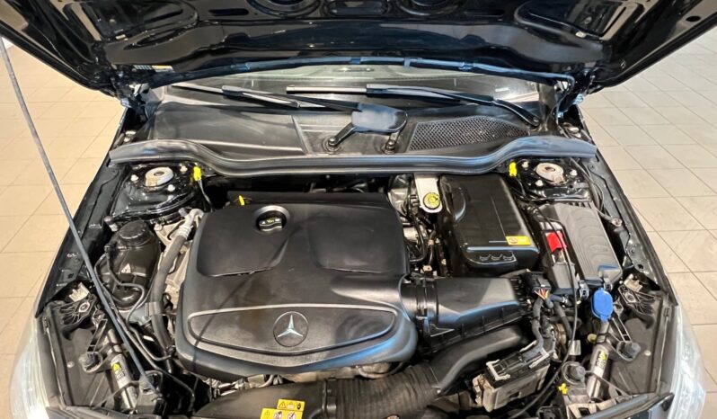 
								Mercedes-Benz A 250 7G-DCT full									