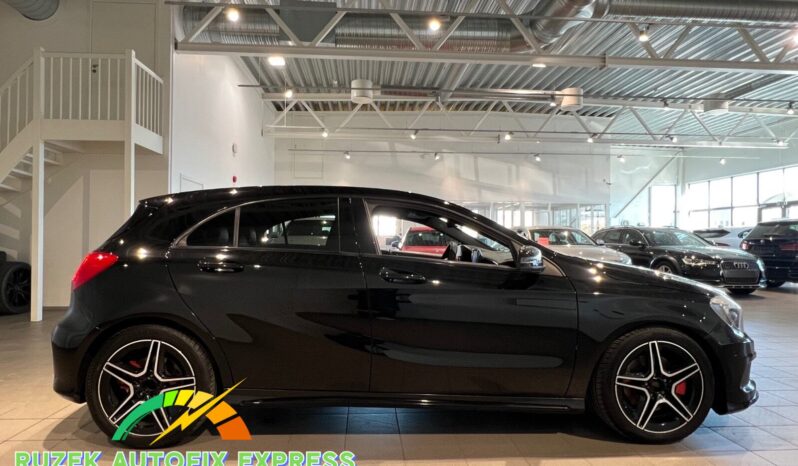 
								Mercedes-Benz A 250 7G-DCT full									