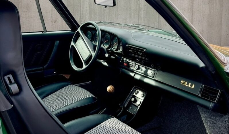 
								Porsche 911 Carrera 3.2 Targa full									